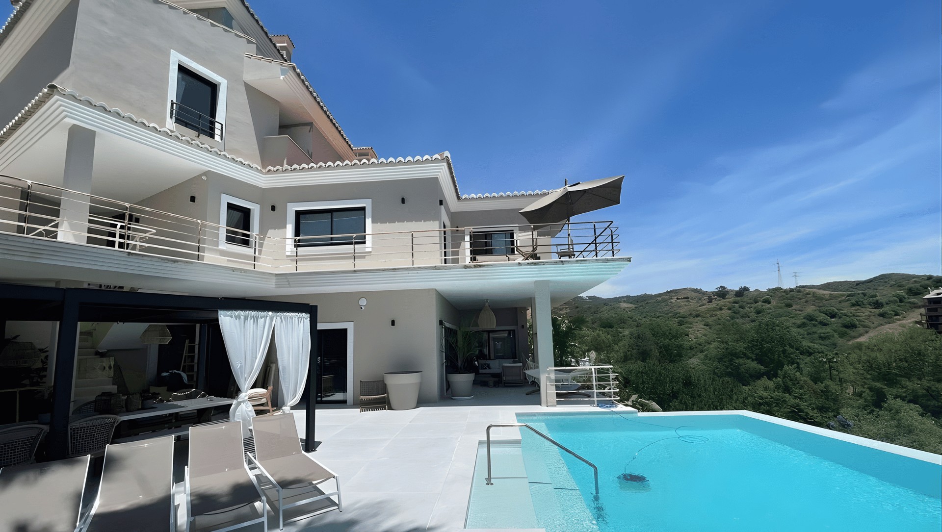 Scenic view of Elviria residential area with modern villas and coastline, highlighting property investment opportunities for international buyers on the Costa del Sol