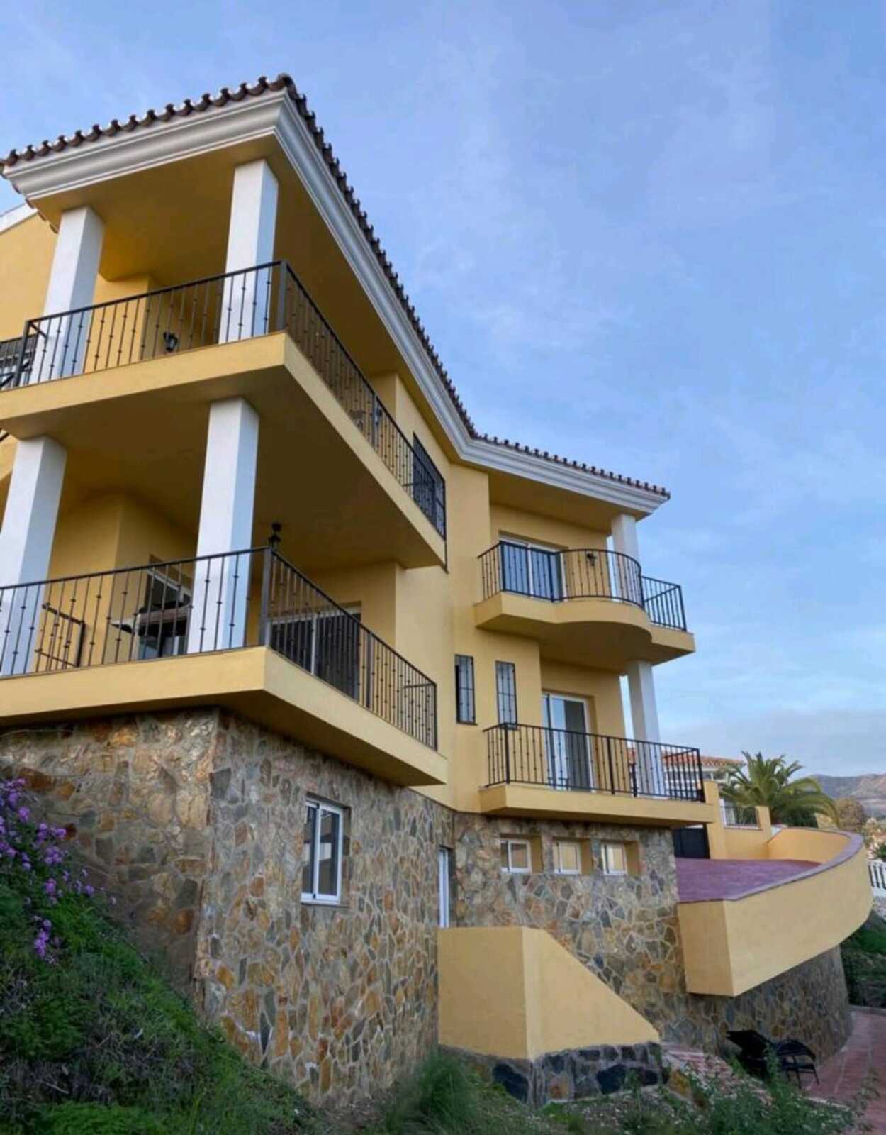 12 Detached Villa Vista Verde for Rent in Mijas Costa , Málaga, Spain