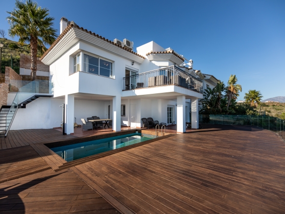 Semi Detached Seaview Villa Luna Fitness for Rent in Riviera Del Sol, Málaga, Spain