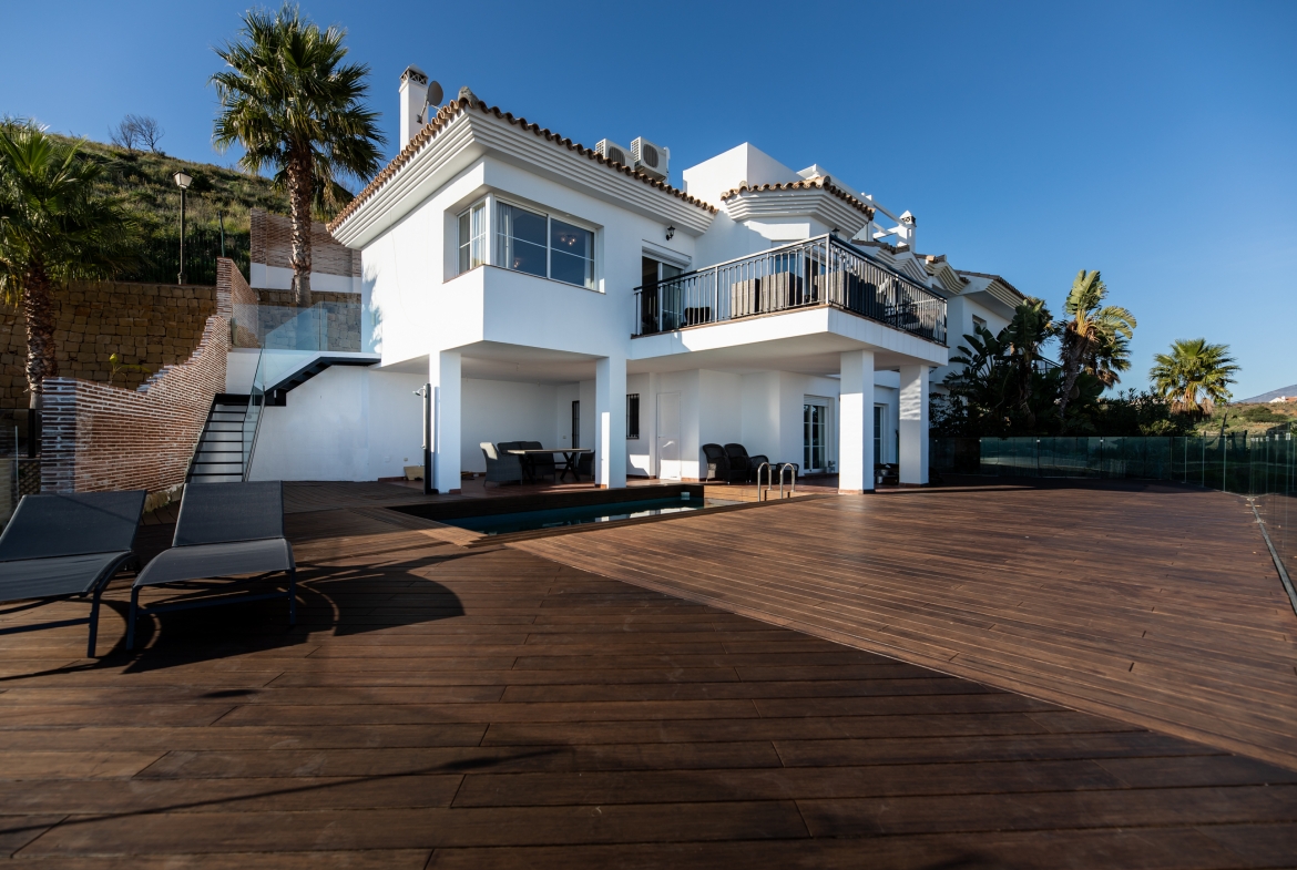 Semi Detached Seaview Villa Luna Fitness for Rent in Riviera Del Sol, Málaga, Spain