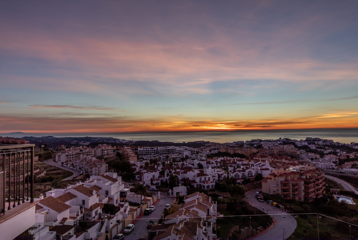 Semi Detached Seaview Villa Luna Fitness for Rent in Riviera Del Sol, Málaga, Spain