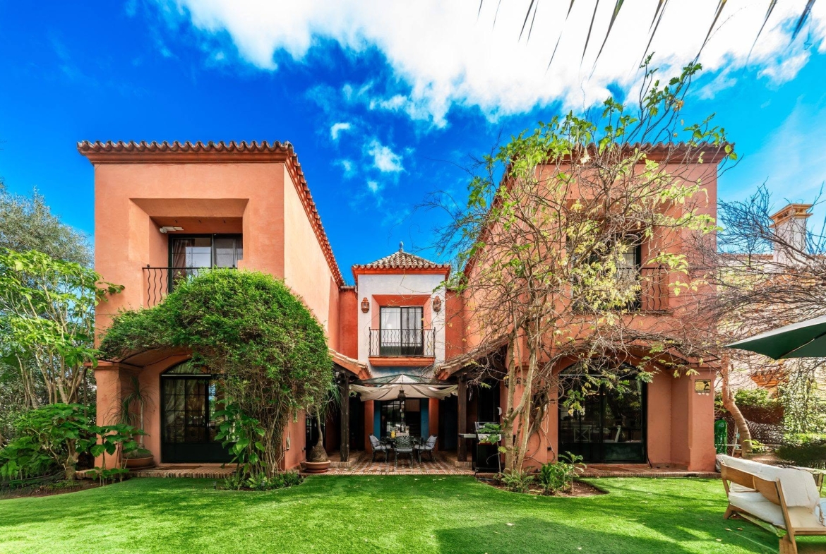 Detached Villa for Rent in Guadalmina Baja , Málaga, Spain