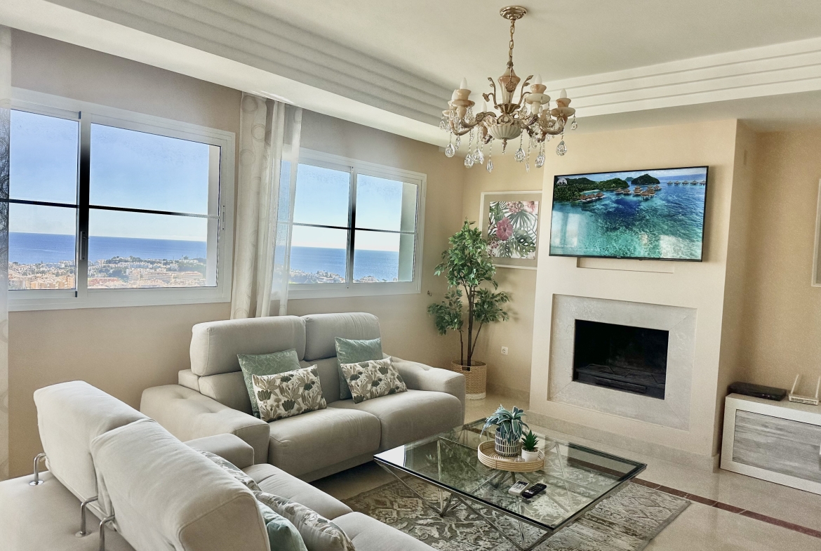 Semi Detached Villa Mirador for Rent in Riviera Del Sol, Málaga, Spain