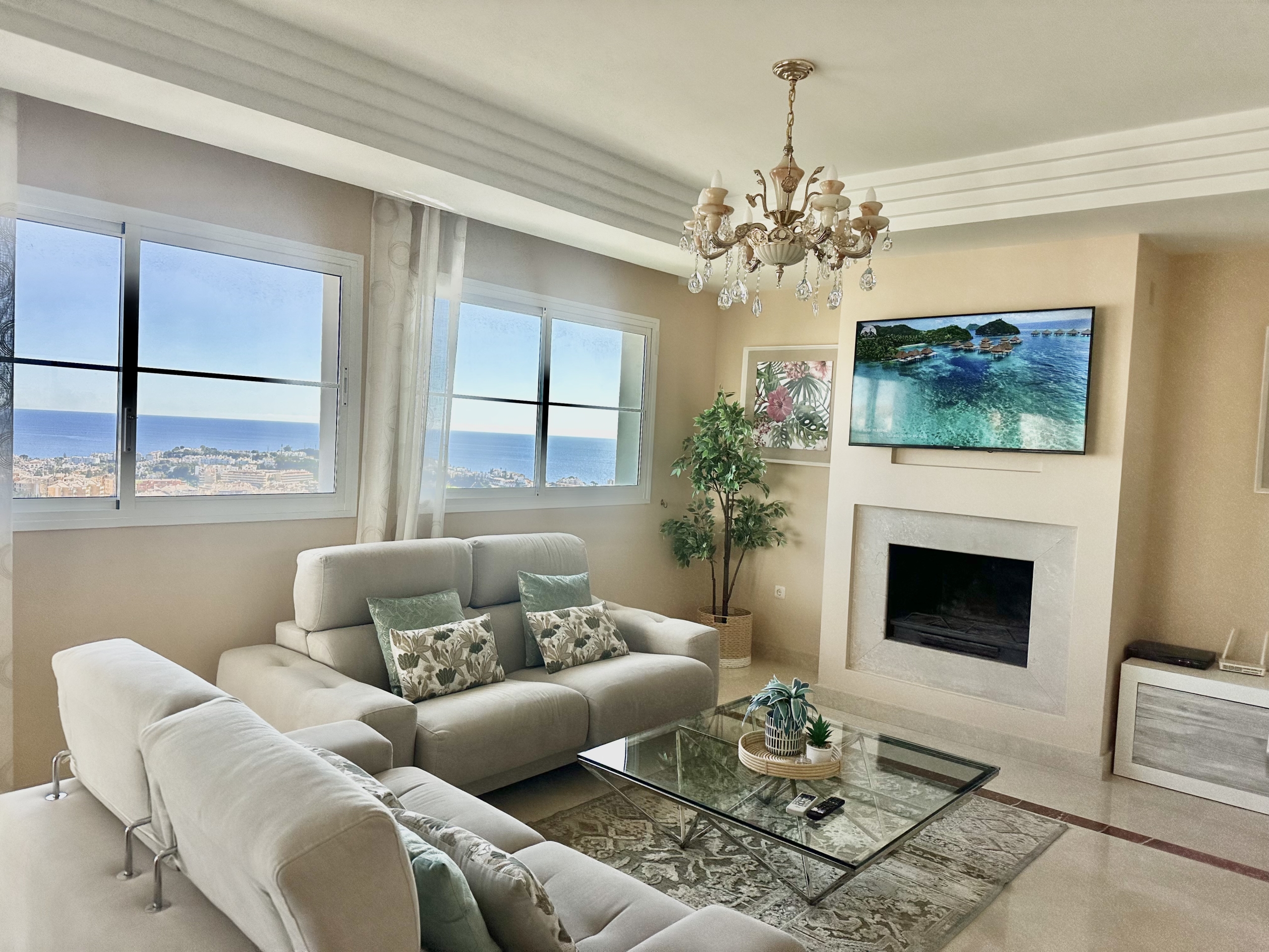Semi Detached Villa Mirador for Rent in Riviera Del Sol, Málaga, Spain