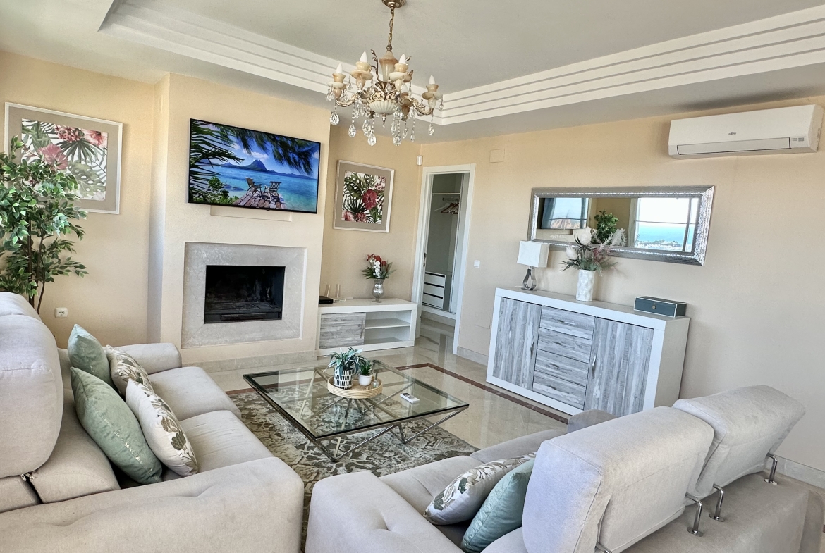 Semi Detached Villa Mirador for Rent in Riviera Del Sol, Málaga, Spain