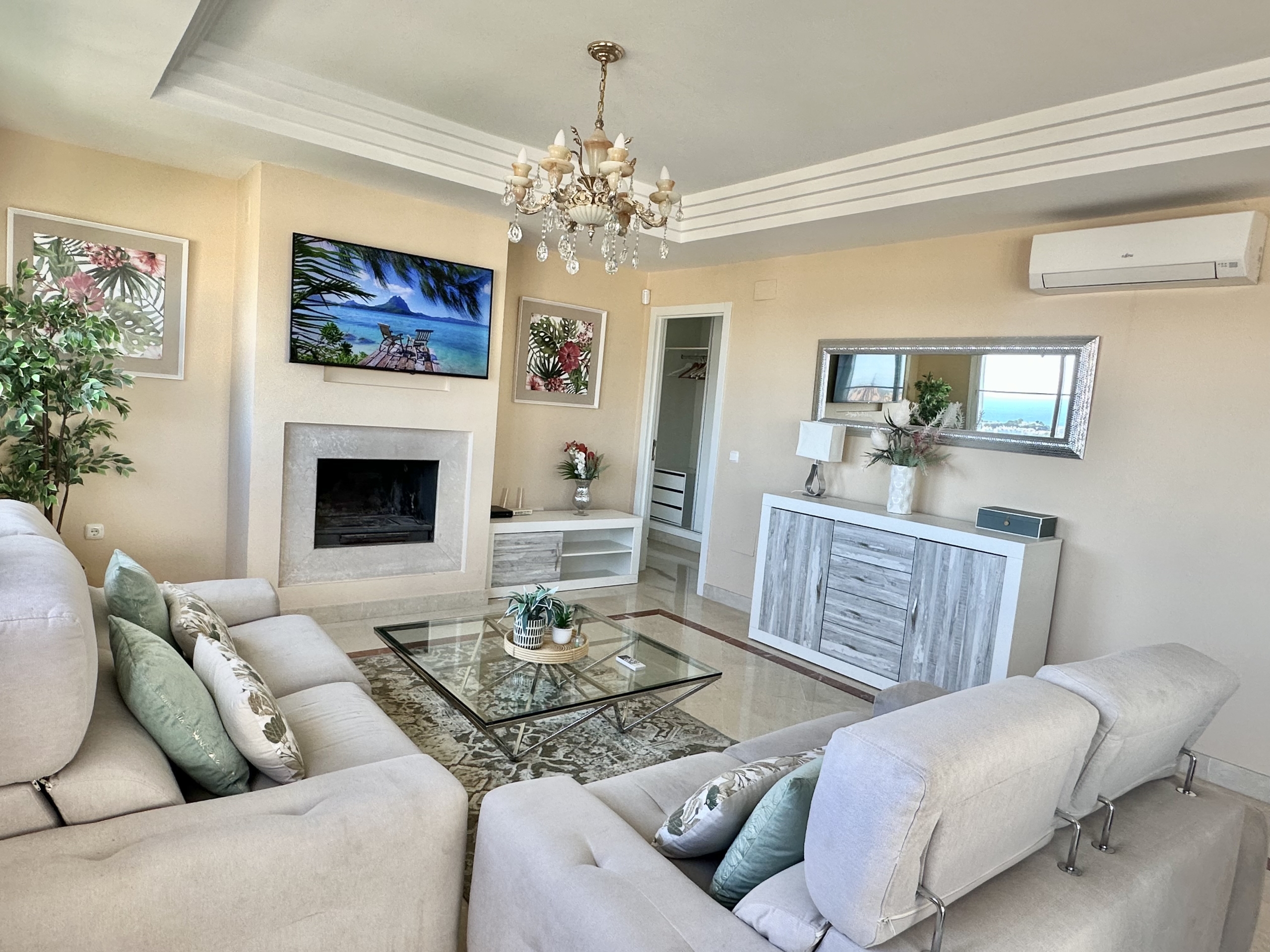 Semi Detached Villa Mirador for Rent in Riviera Del Sol, Málaga, Spain