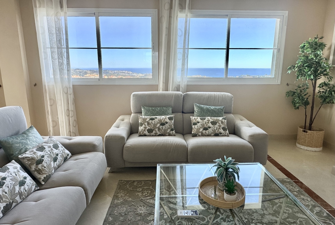 Semi Detached Villa Mirador for Rent in Riviera Del Sol, Málaga, Spain