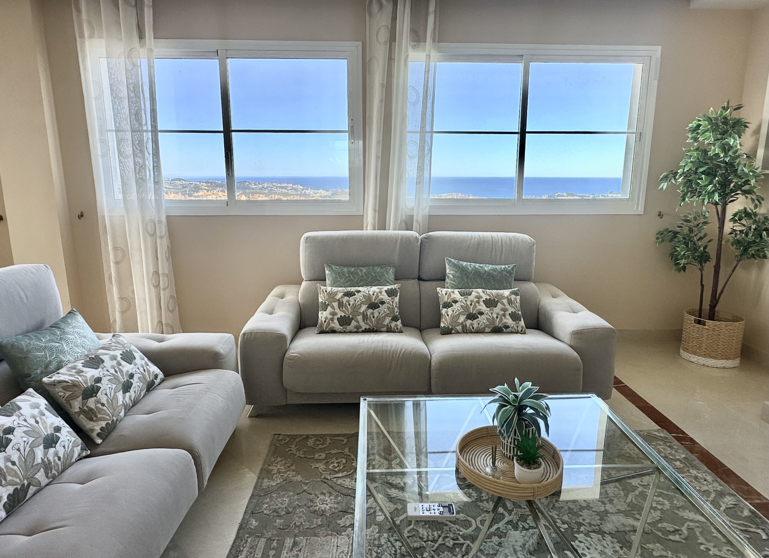 Semi Detached Villa Mirador for Rent in Riviera Del Sol, Málaga, Spain