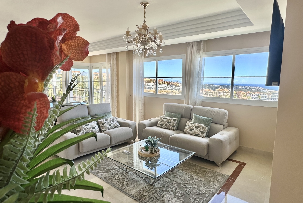 Semi Detached Villa Mirador for Rent in Riviera Del Sol, Málaga, Spain