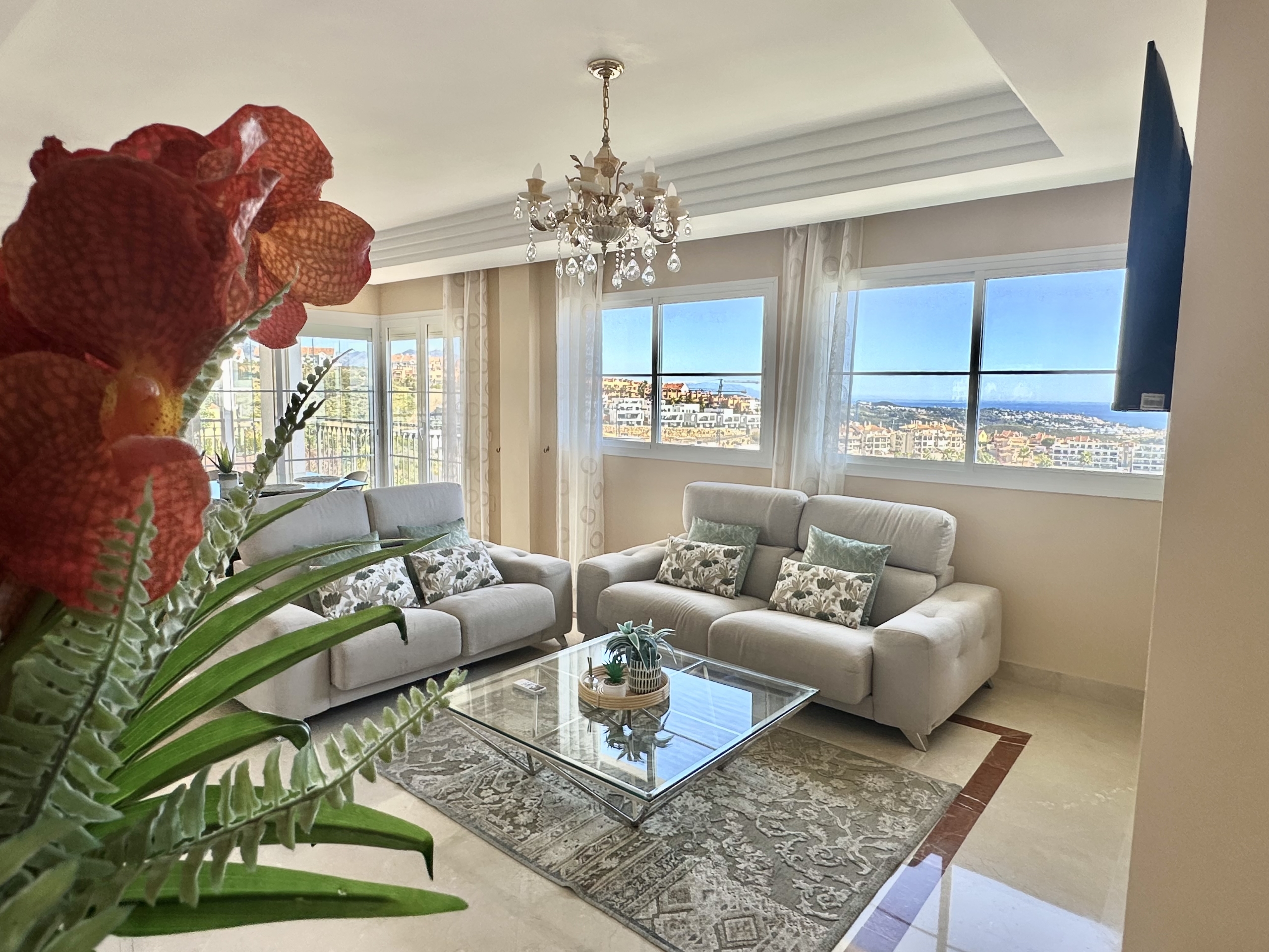 Semi Detached Villa Mirador for Rent in Riviera Del Sol, Málaga, Spain