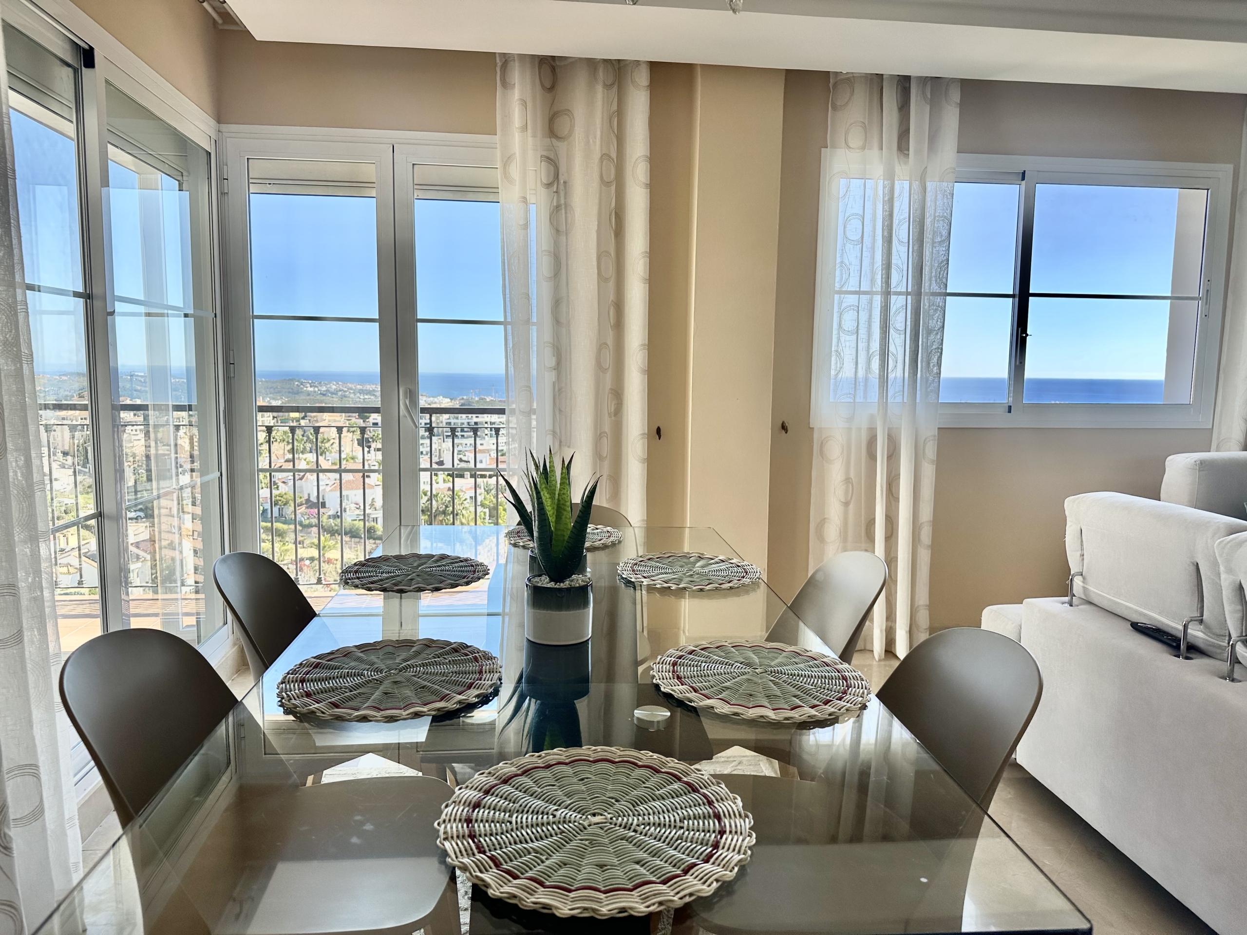Semi Detached Villa Mirador for Rent in Riviera Del Sol, Málaga, Spain