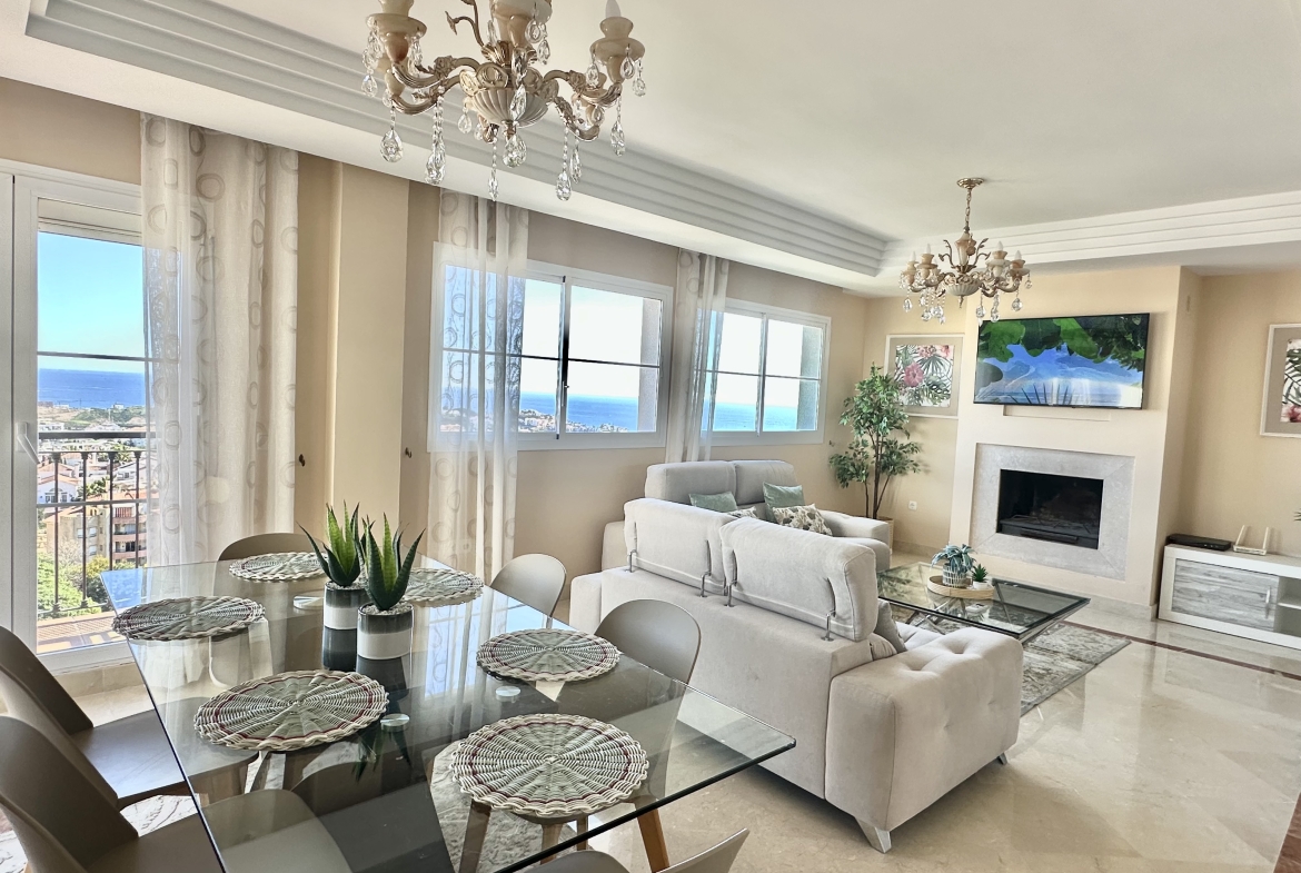 Semi Detached Villa Mirador for Rent in Riviera Del Sol, Málaga, Spain