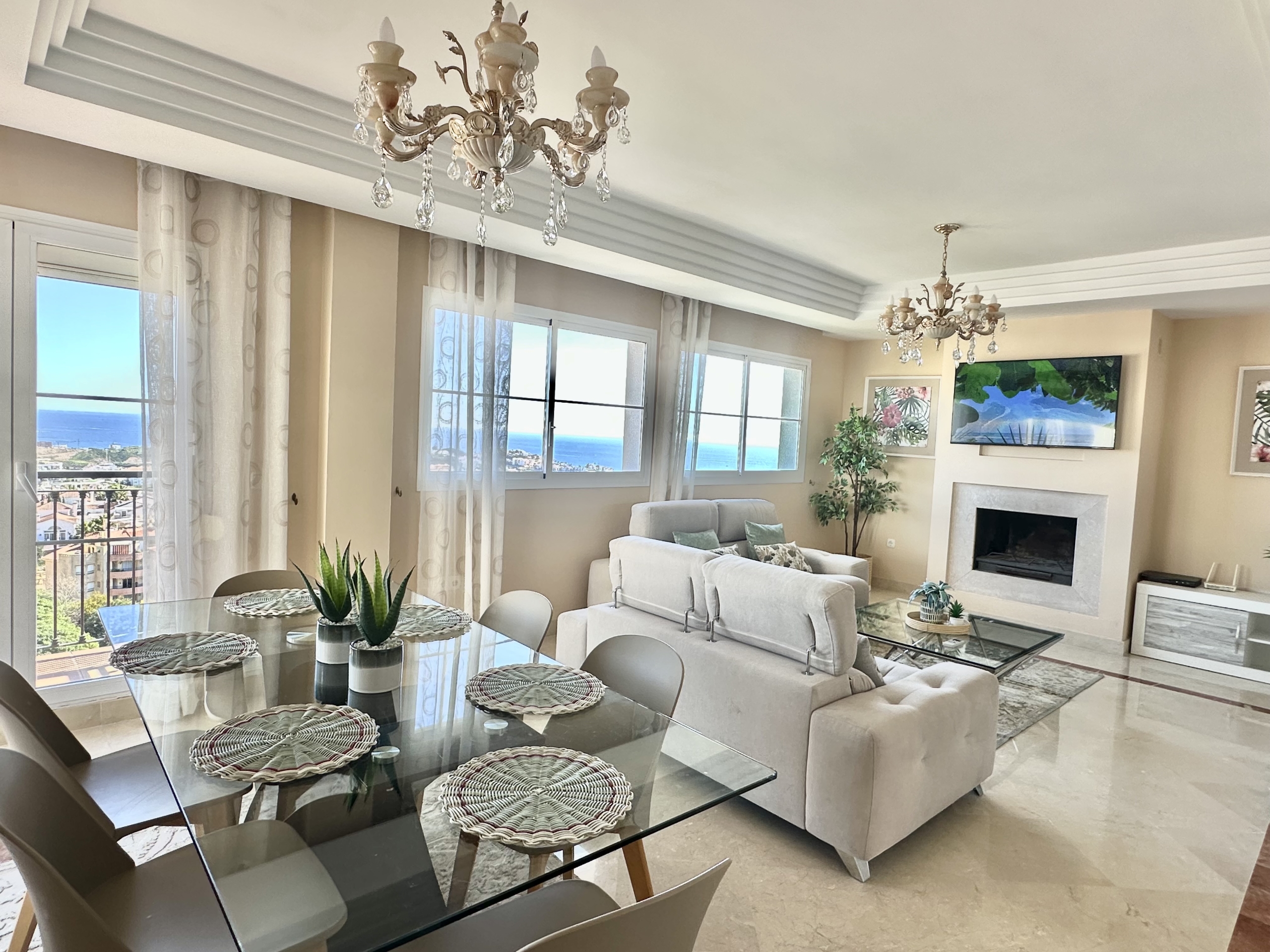 Semi Detached Villa Mirador for Rent in Riviera Del Sol, Málaga, Spain