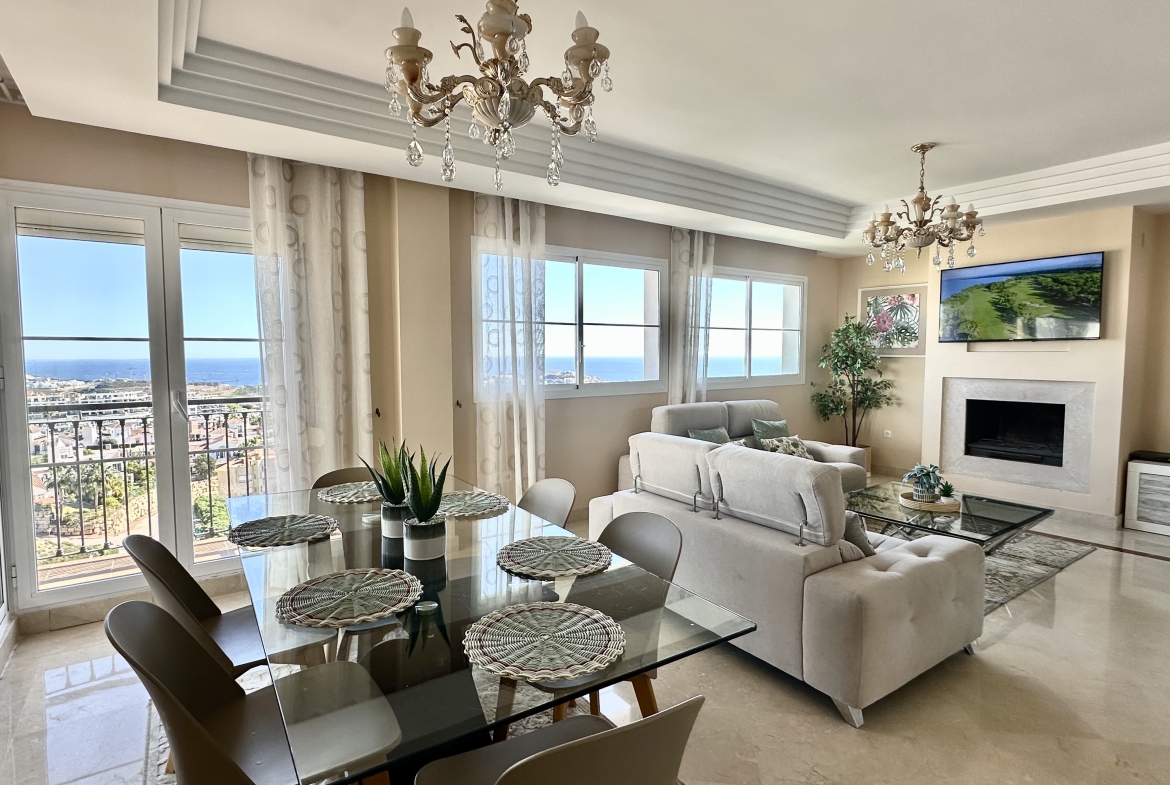 Semi Detached Villa Mirador for Rent in Riviera Del Sol, Málaga, Spain