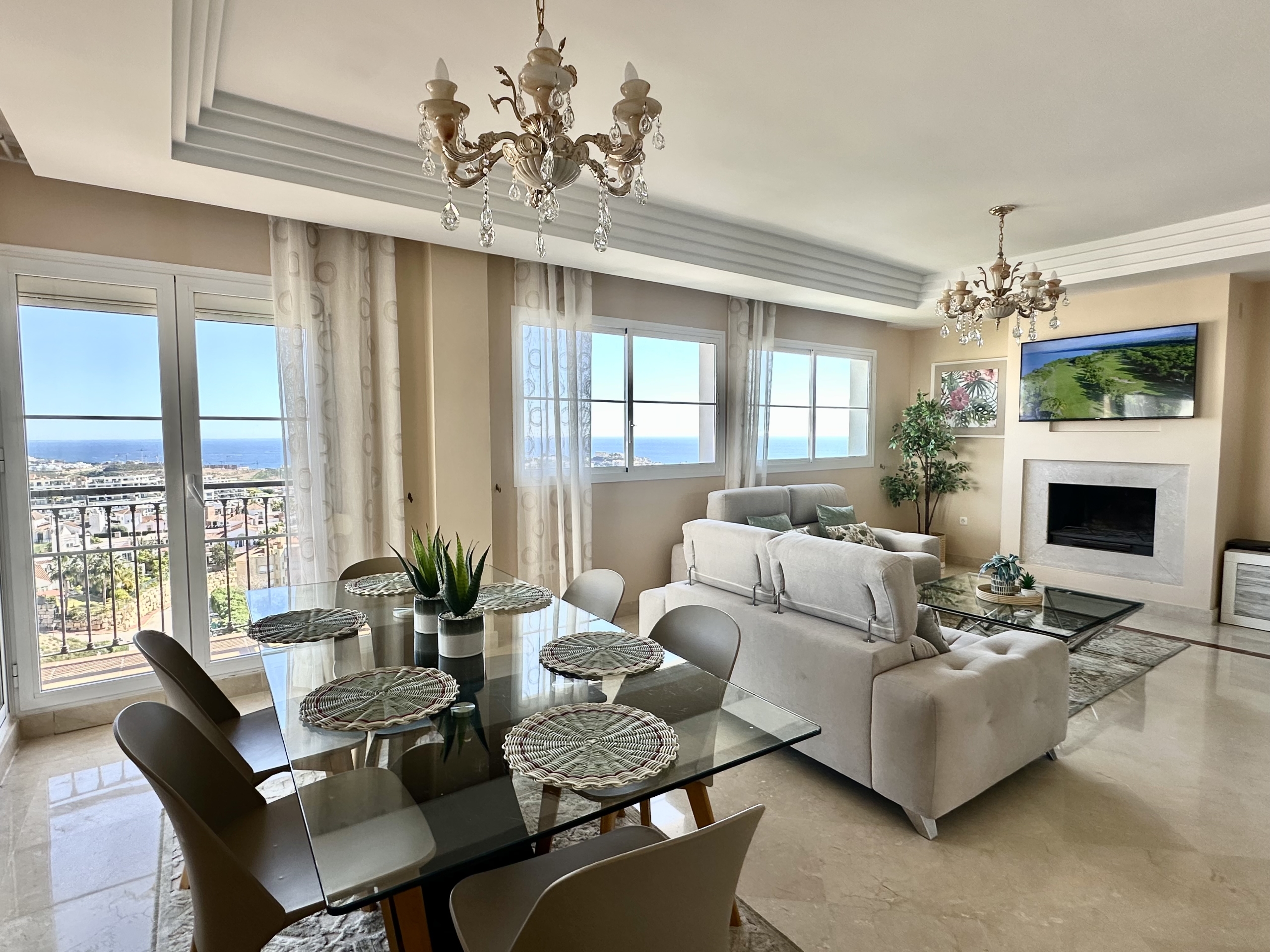 Semi Detached Villa Mirador for Rent in Riviera Del Sol, Málaga, Spain