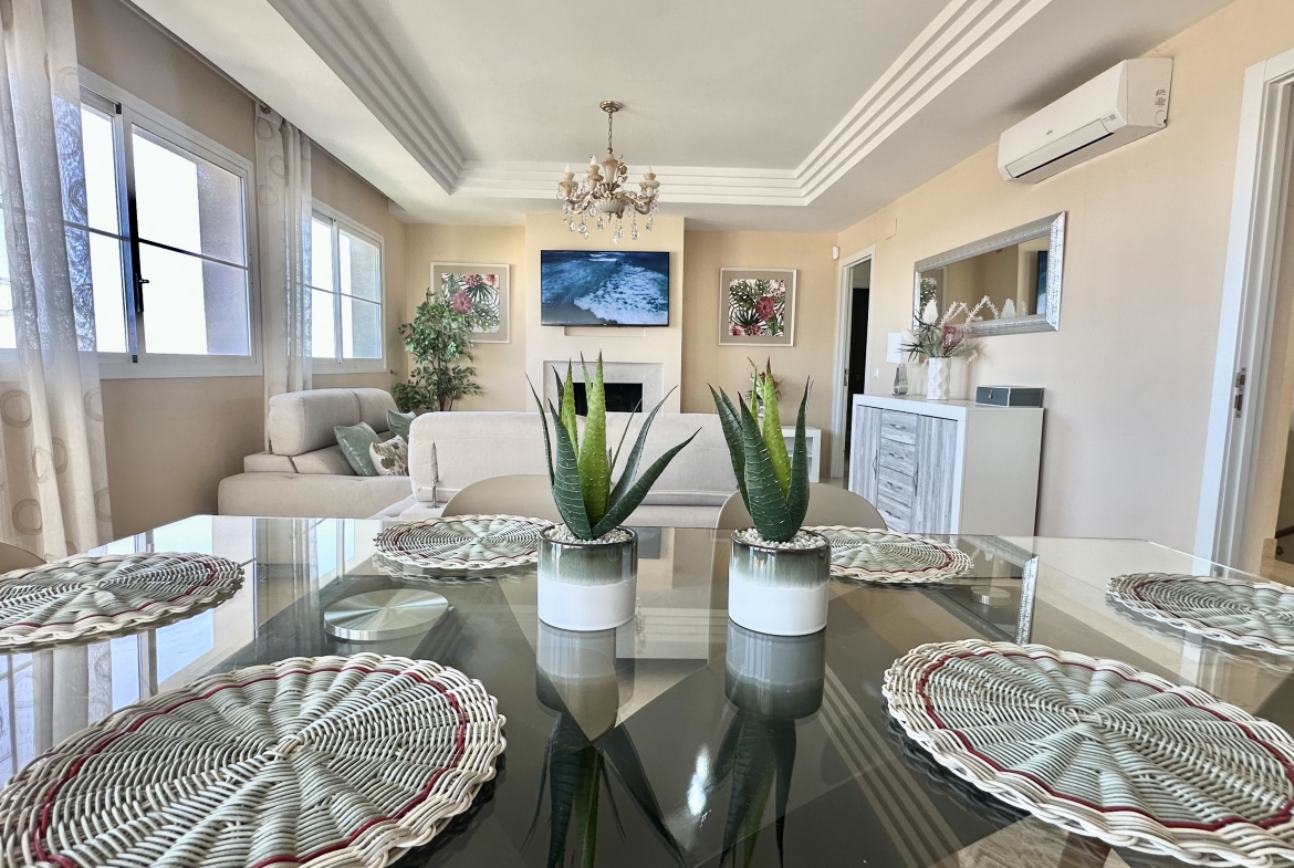 Semi Detached Villa Mirador for Rent in Riviera Del Sol, Málaga, Spain