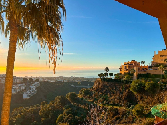 Seaview Duplex Apartment for Rent in Upper Calahonda, Málaga, Spain