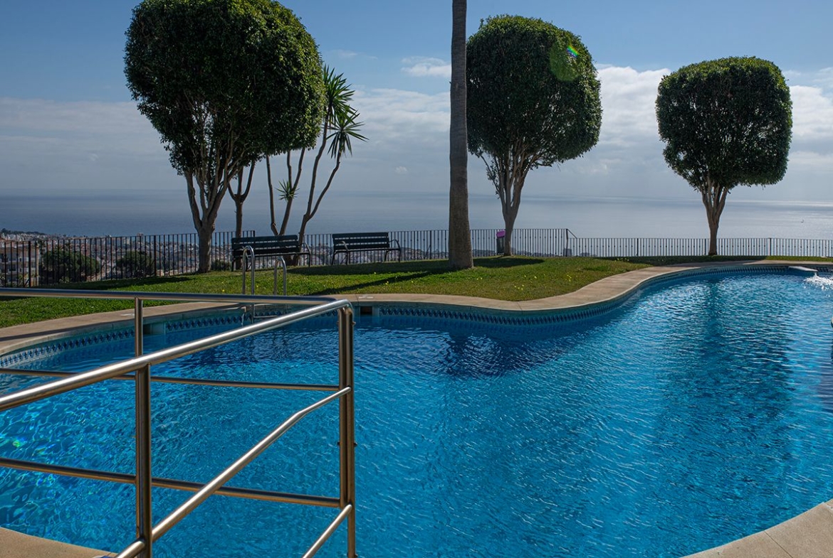 Seaview Duplex Apartment for Rent in Upper Calahonda, Málaga, Spain