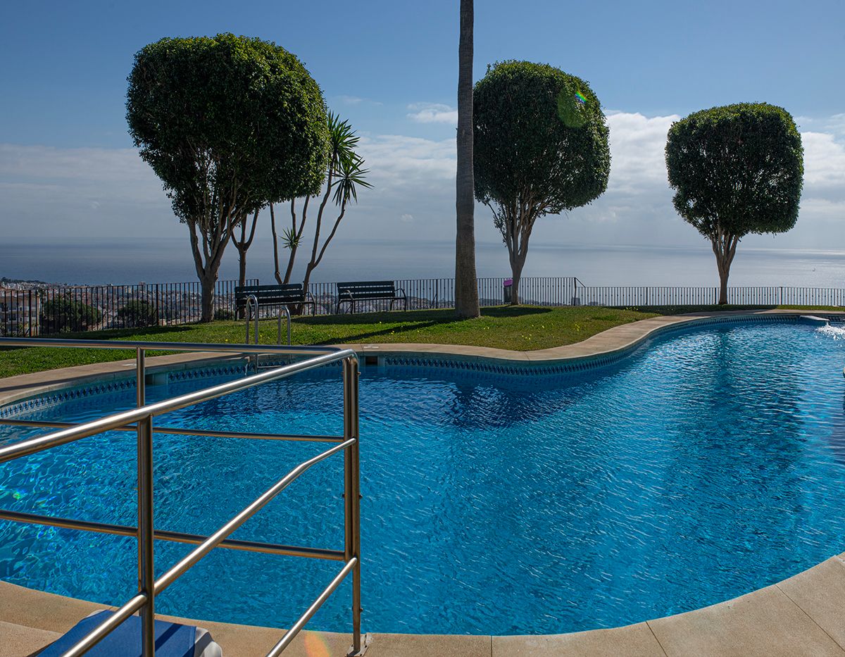 Seaview Duplex Apartment for Rent in Upper Calahonda, Málaga, Spain