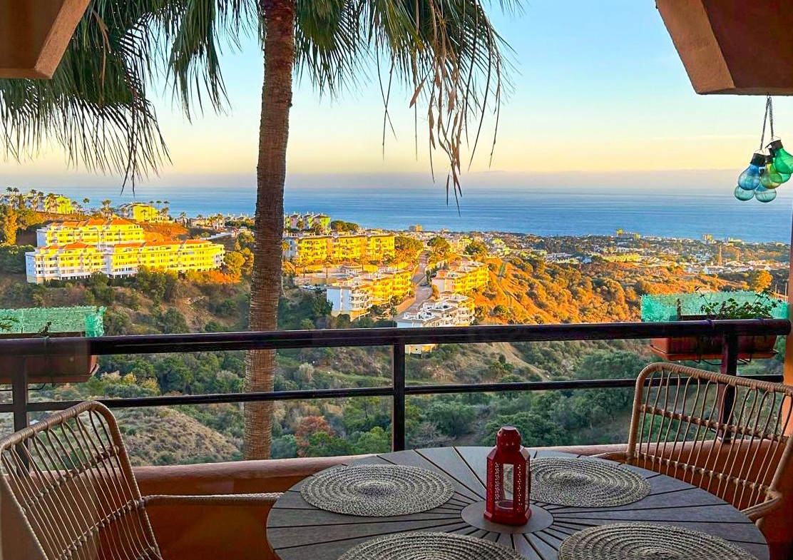 Seaview Duplex Apartment for Rent in Upper Calahonda, Málaga, Spain