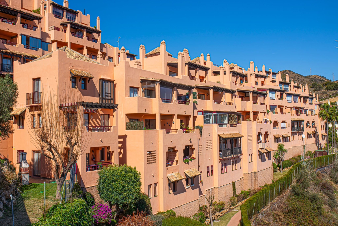 Seaview Duplex Apartment for Rent in Upper Calahonda, Málaga, Spain