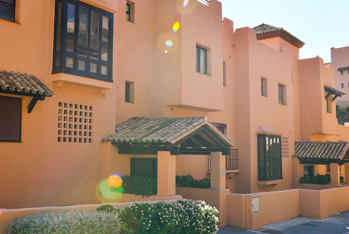 Seaview Duplex Apartment for Rent in Upper Calahonda, Málaga, Spain