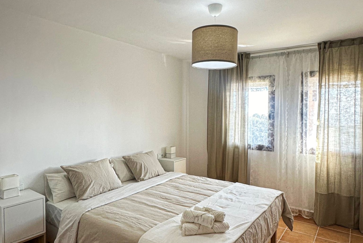 Seaview Duplex Apartment for Rent in Upper Calahonda, Málaga, Spain