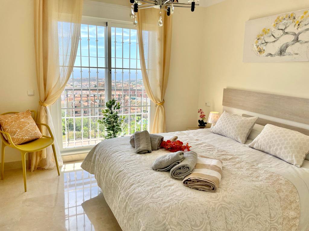 Semi Detached Villa Mirador for Rent in Riviera Del Sol, Málaga, Spain