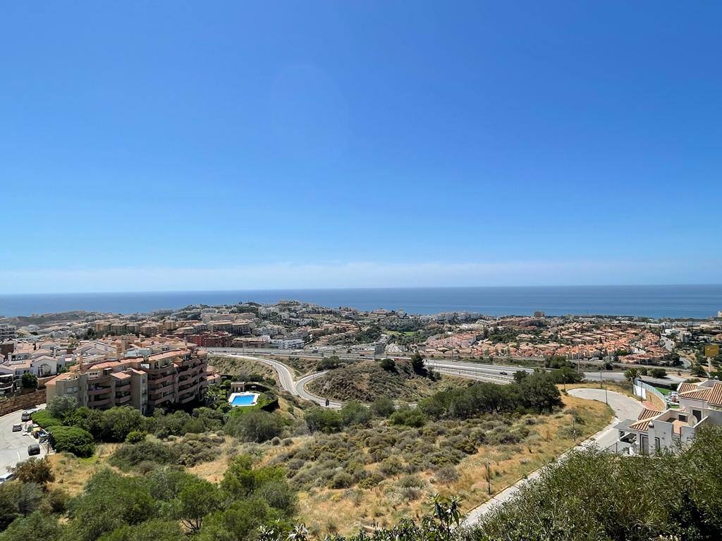 Semi Detached Villa Mirador for Rent in Riviera Del Sol, Málaga, Spain