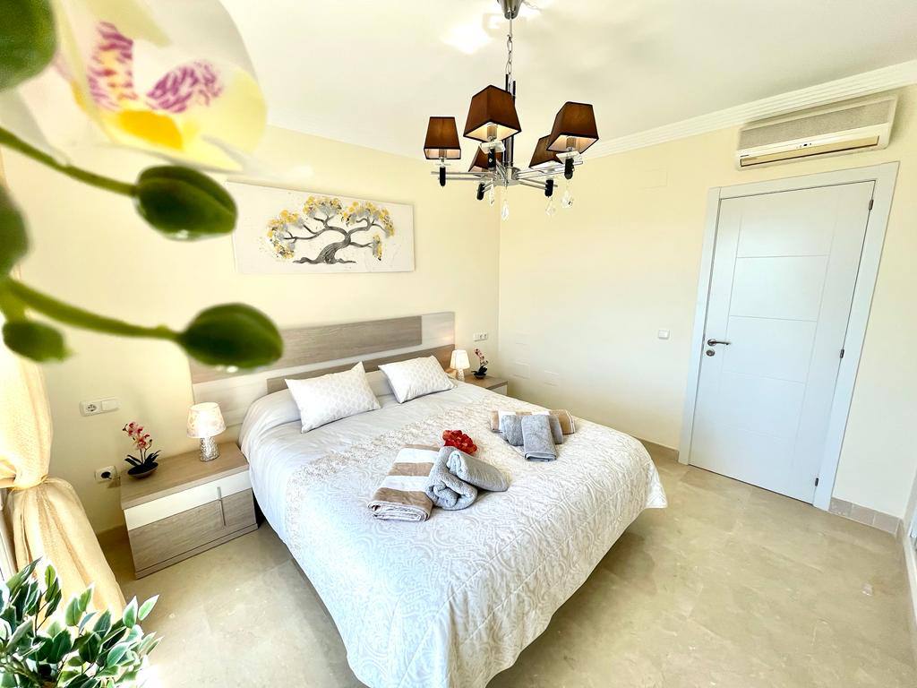 Semi Detached Villa Mirador for Rent in Riviera Del Sol, Málaga, Spain