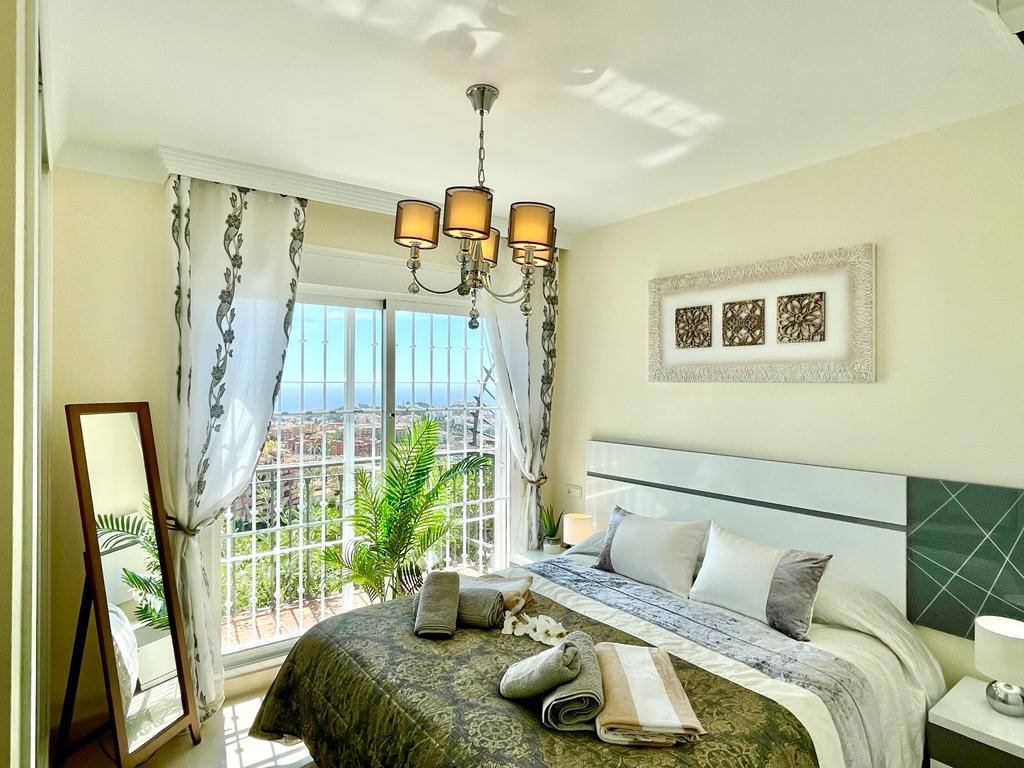 Semi Detached Villa Mirador for Rent in Riviera Del Sol, Málaga, Spain