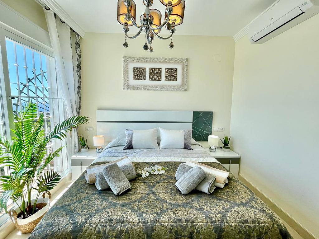 Semi Detached Villa Mirador for Rent in Riviera Del Sol, Málaga, Spain