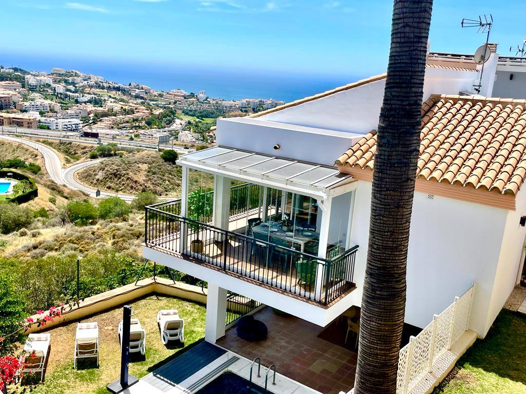 Semi Detached Villa Mirador for Rent in Riviera Del Sol, Málaga, Spain