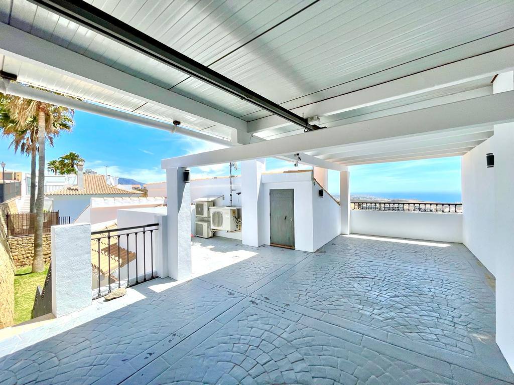 Semi Detached Villa Mirador for Rent in Riviera Del Sol, Málaga, Spain