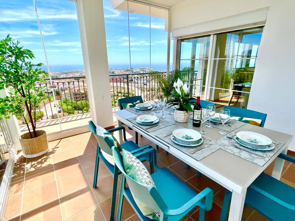 Semi Detached Villa Mirador for Rent in Riviera Del Sol, Málaga, Spain