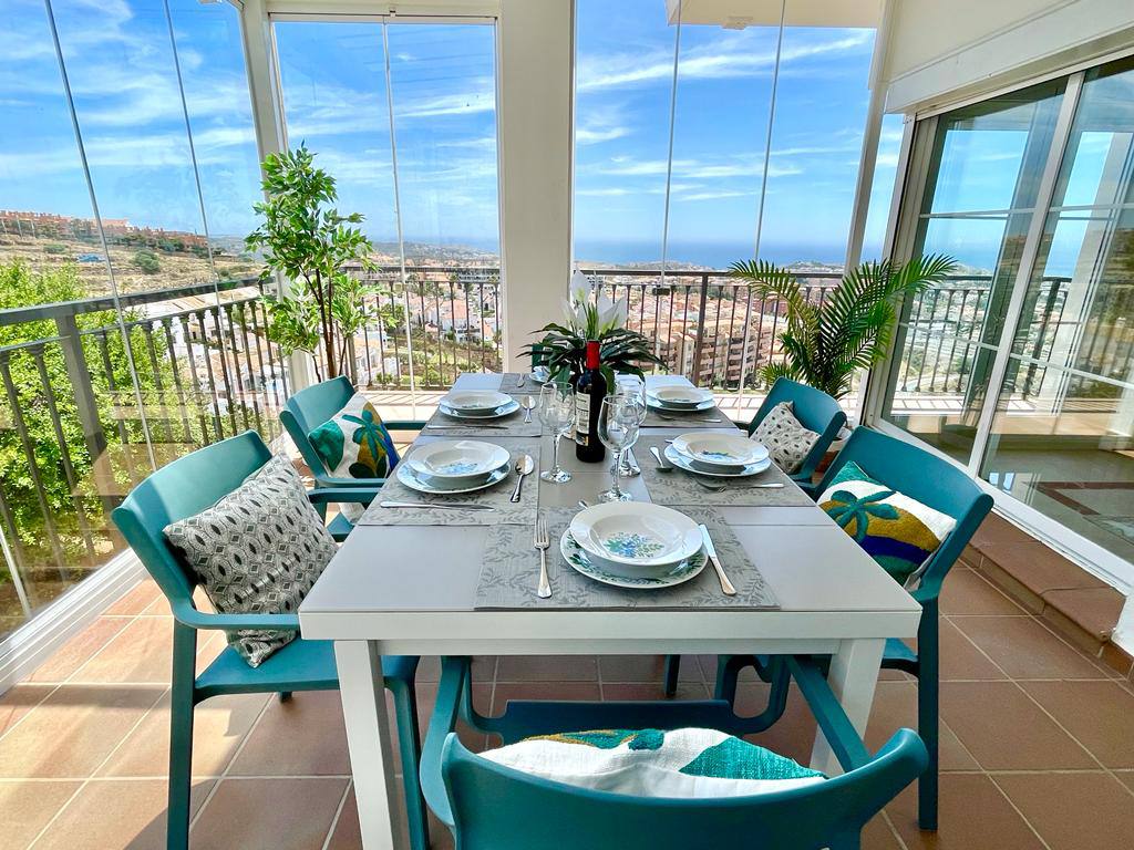 Semi Detached Villa Mirador for Rent in Riviera Del Sol, Málaga, Spain