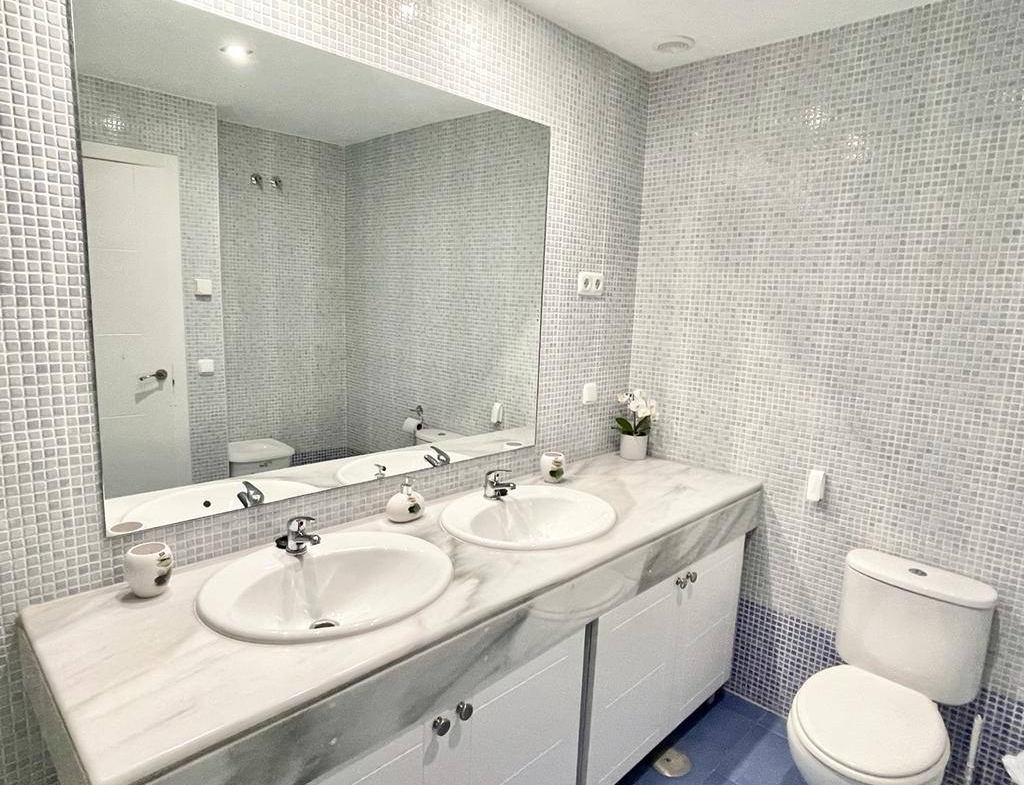 Semi Detached Villa Mirador for Rent in Riviera Del Sol, Málaga, Spain