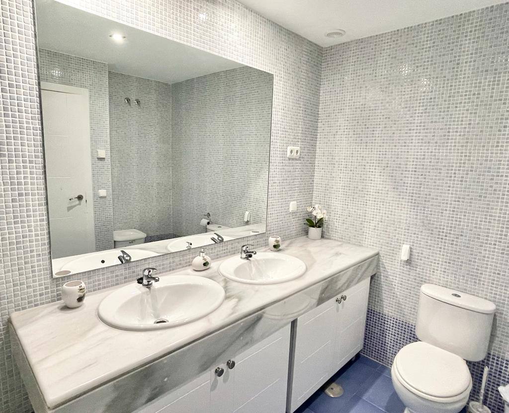 Semi Detached Villa Mirador for Rent in Riviera Del Sol, Málaga, Spain