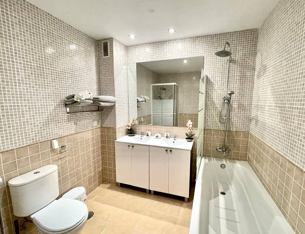 Semi Detached Villa Mirador for Rent in Riviera Del Sol, Málaga, Spain